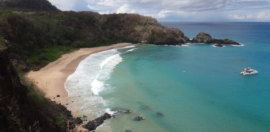 Fernando de Noronha pode ser visitada durante todo o ano