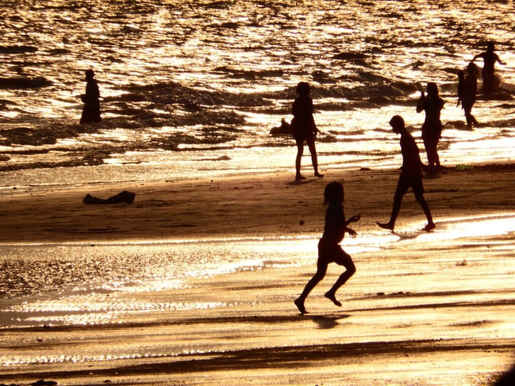 Maragogi: praias, piscinas naturais, onde ficar e comer - Maragogi,Praia de Antunes,Praia de Barra Grande,Praia de Ponta de Mangue,Praia de Peroba - Brasil Maragogi pode ser uma boa escolha para famílias, principalmente por causa das águas rasas encontradas em determinados trechos durante a maré baixa.