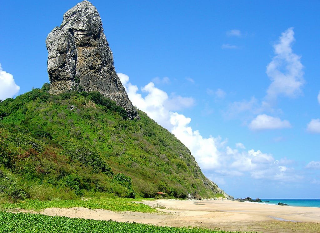 A Conceição fica próxima à Vila dos Remédios e possui vista para o Morro do Pico.
