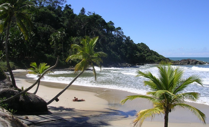 Itacaré combina praias cercadas pela Mata Atlântica, trilhas, cachoeiras, ondas para surfe e uma vila turística repleta de restaurantes e pousadas.