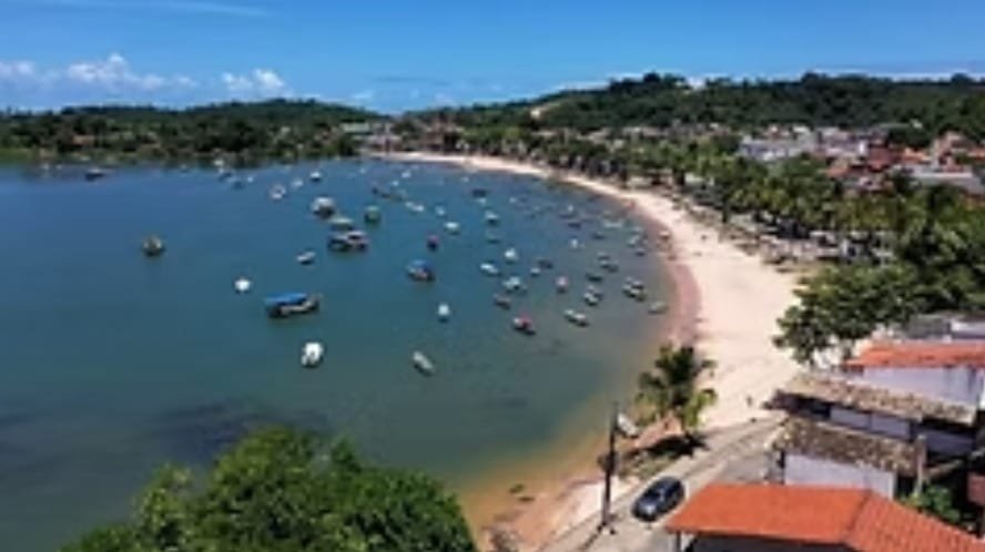 Itacaré: praias, trilhas, o que fazer e roteiro - Itacaré - Brasil A Coroinha fica na área central e funciona como orla da cidade. Barcos, pescadores e atividades esportivas fazem parte da paisagem.