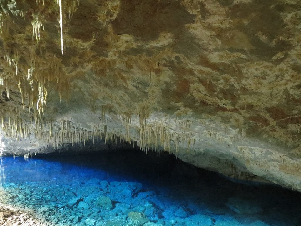 Gruta do Lago Azul é um dos cartões-postais de Bonito