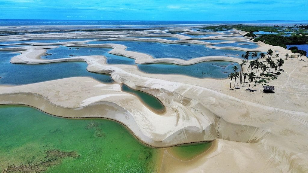 Lençóis Maranhenses: como chegar, quando ir e roteiro - Lençóis Maranhenses,Barreirinhas,Atins,Santo Amaro,Circuito Lagoa Azul - Destinos O Parque Nacional dos Lençóis Maranhenses fica no litoral leste do Maranhão.