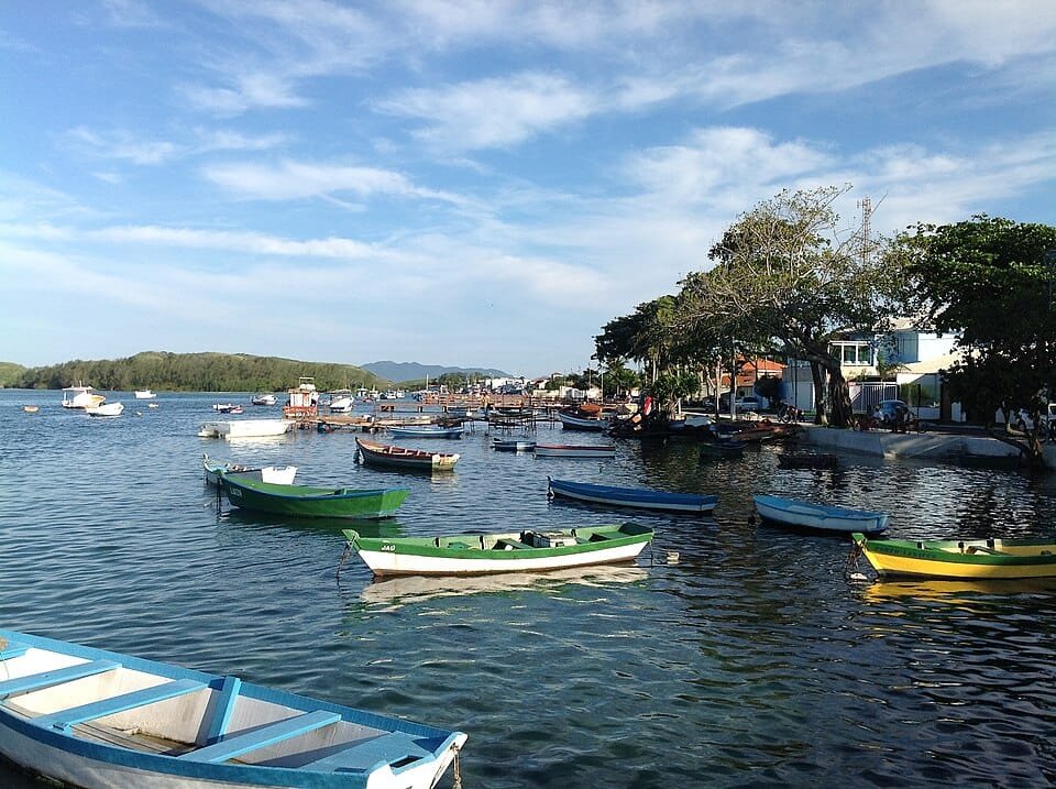 Sua localização também faz com que possa ser incluída em um dia de deslocamento entre Cabo Frio e Arraial do Cabo, dependendo do roteiro.