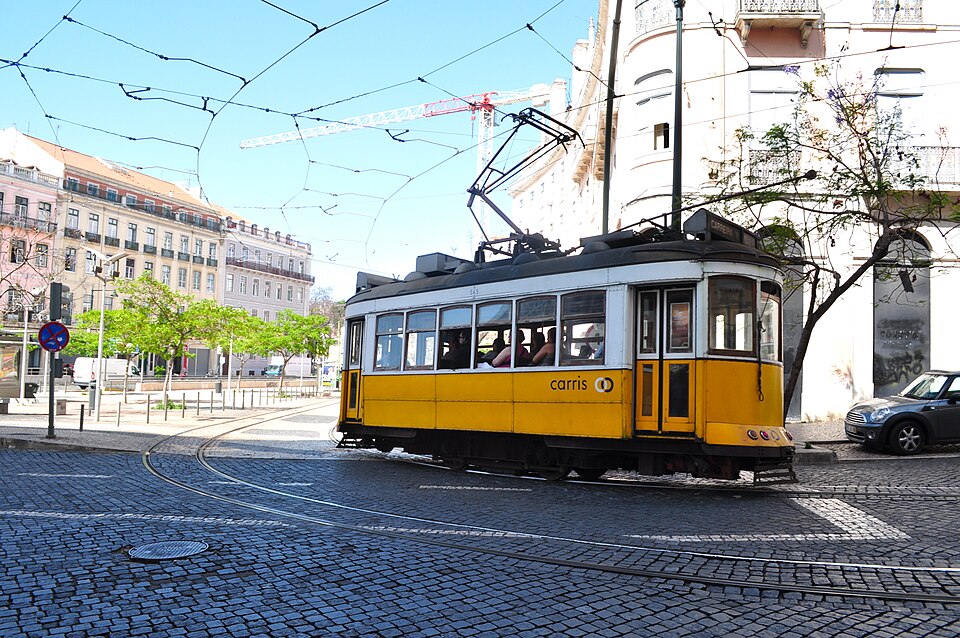 Lisboa, Portugal (Sharon Hahn Darlin) elétrico amarelo