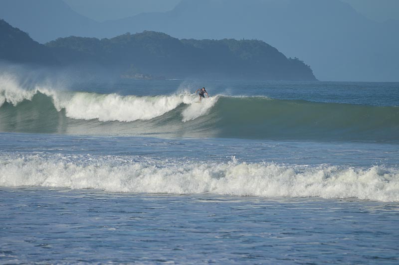 praia de Ubatuba para surfar
