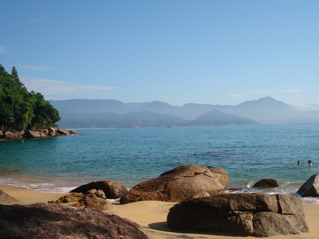 Praias de Ubatuba: 10 lugares para conhecer no litoral norte de São Paulo - Praias de Ubatuba,Itamambuca,Praia Grande,Praia das Toninhas,Praia da Lagoinha - Praias