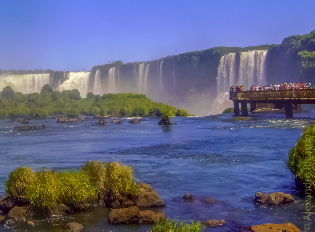 O que fazer em Foz do Iguaçu atrações, roteiro de 3 e 4 dias - o que fazer em Foz do Iguaçu,Cataratas do Iguaçu,Parque das Aves,Itaipu Binacional,Marco das Três Fronteiras - Brasil