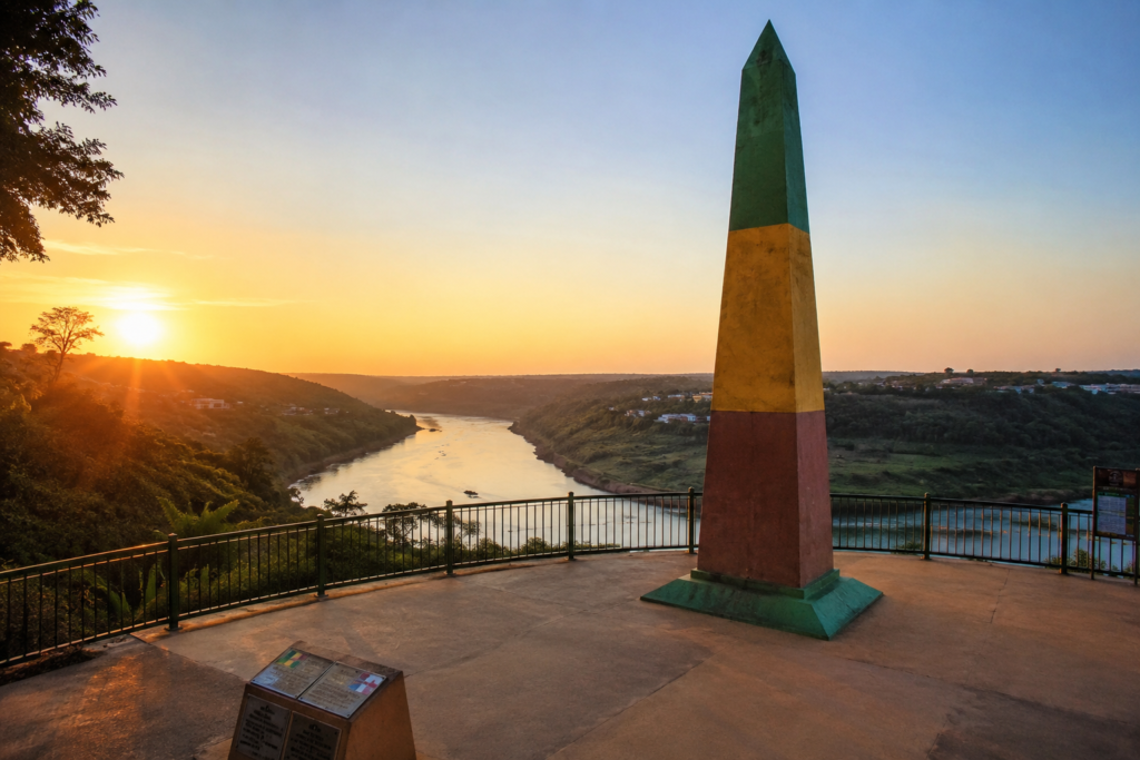 O que fazer em Foz do Iguaçu atrações, roteiro de 3 e 4 dias - o que fazer em Foz do Iguaçu,Cataratas do Iguaçu,Parque das Aves,Itaipu Binacional,Marco das Três Fronteiras - Brasil