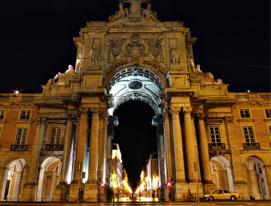  Rua Augusta e explore a Baixa