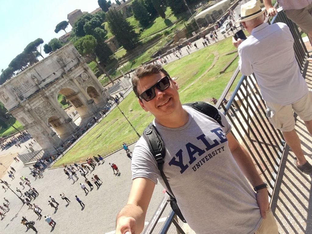 Roma na Itália: o que fazer, onde ficar e roteiro completo - Roma na Itália - Destinos Arco de Constantino, próximo ao Coliseu, em Roma. Foto: arquivo pessoal/Férias e Viagens.