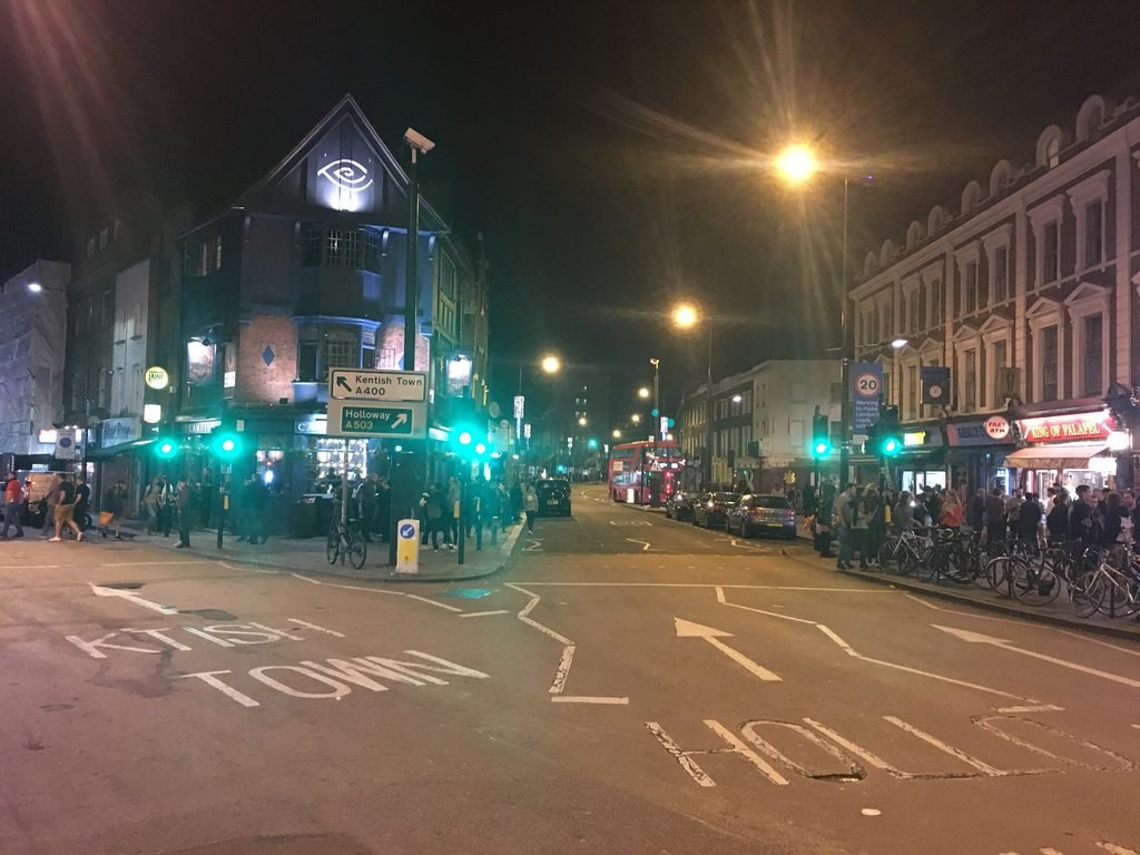 Ruas de Camden Town de noite